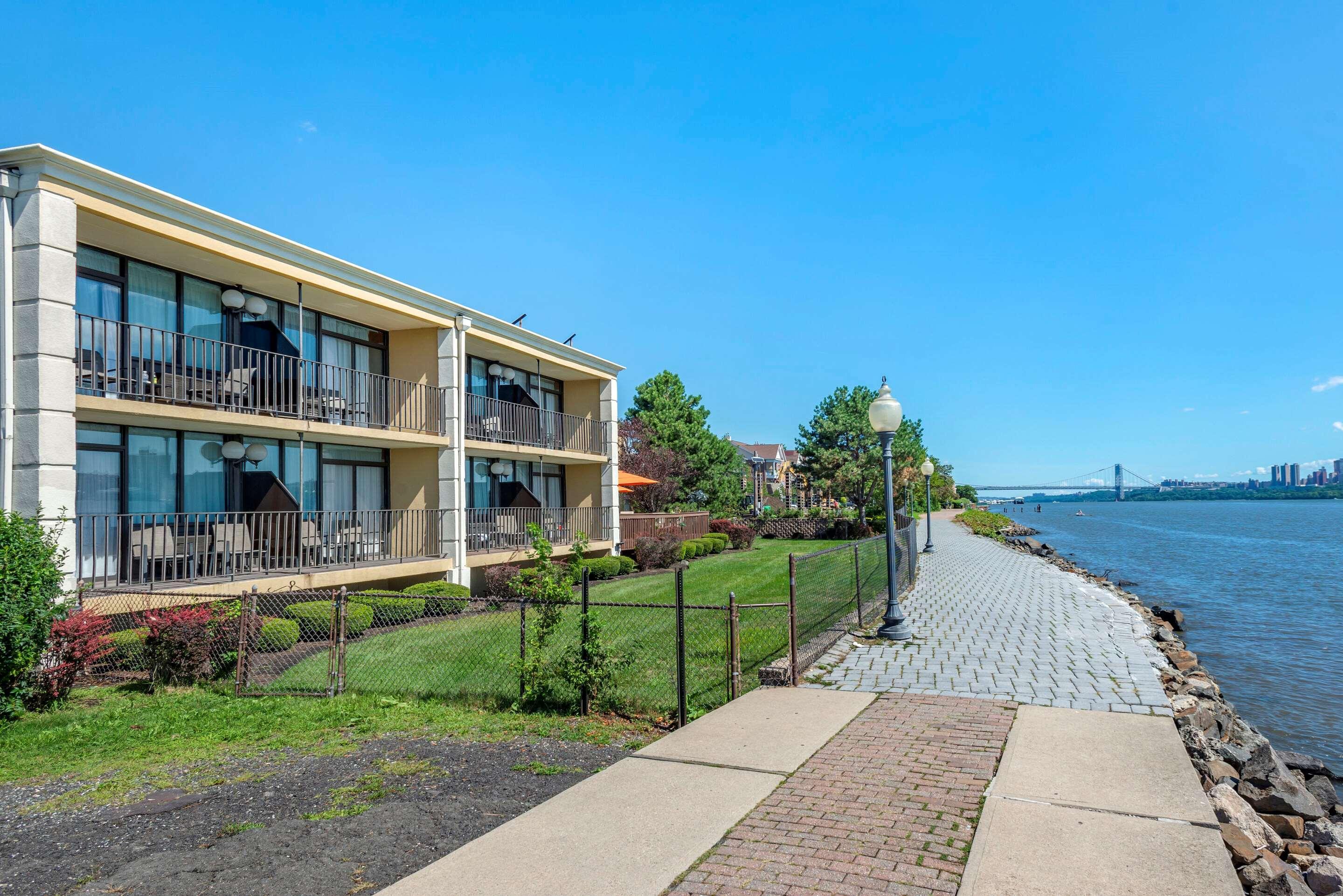 Comfort Inn Edgewater On Hudson River מראה חיצוני תמונה